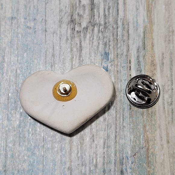 Vintage ceramic Maxine Heart pin. - Picture 3 of 7